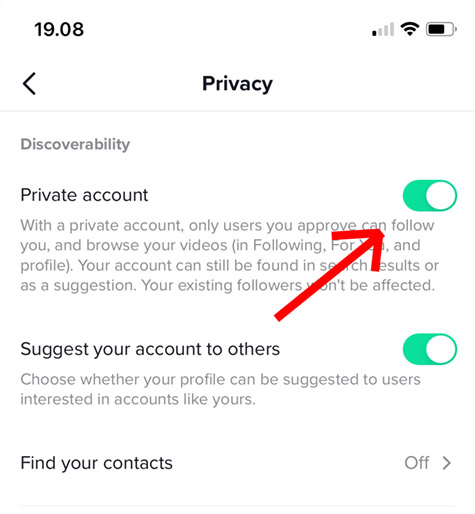 TikTok प्रोफ़ाइल को निजी के रूप में बदलने के लिए निजी खाते का चयन करें